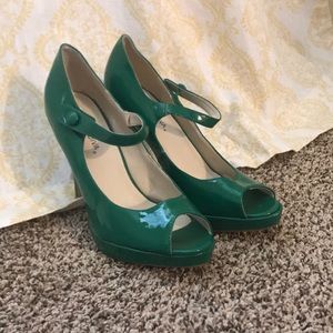 Super cute Green Heels